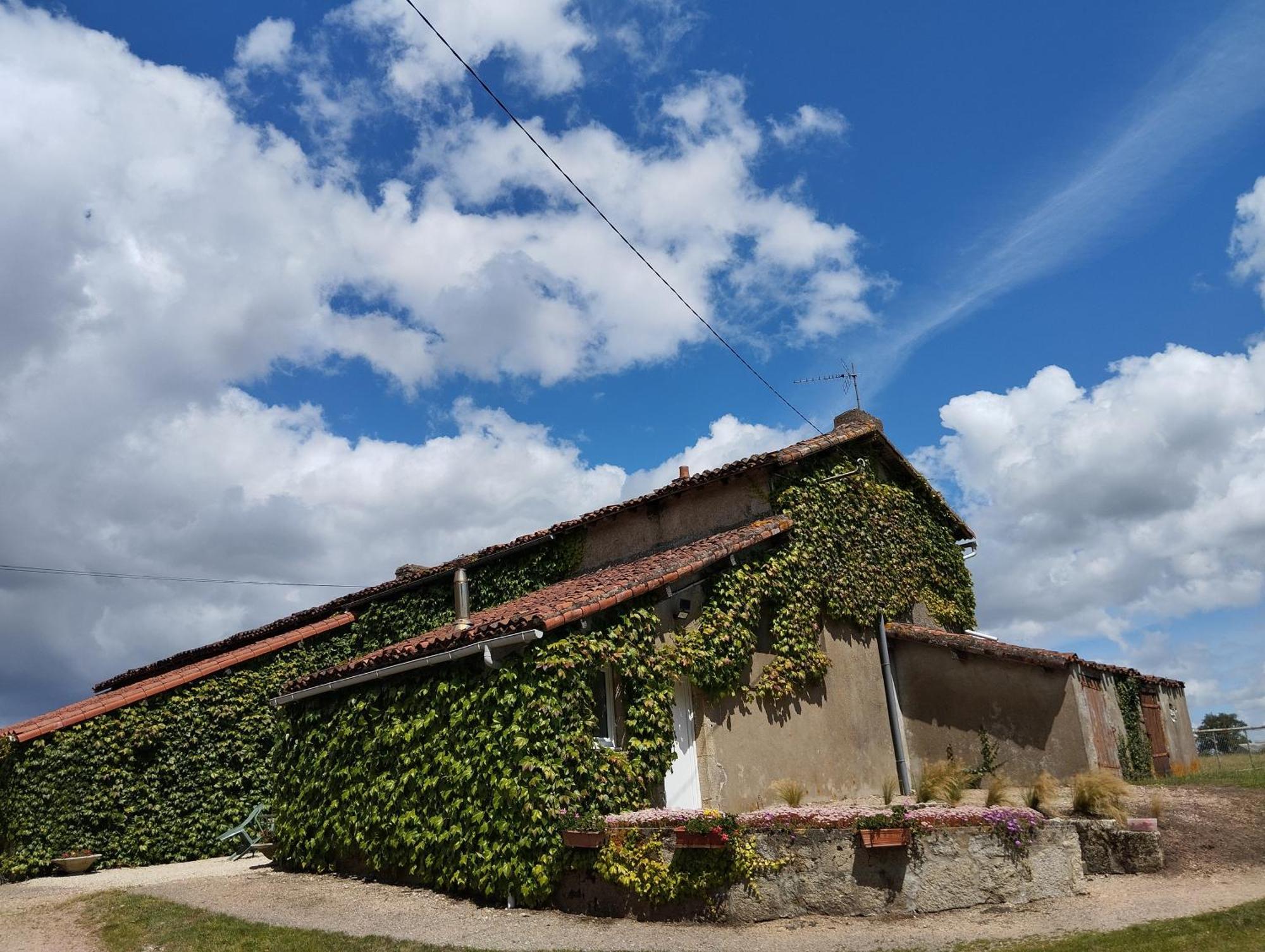 Maison Au Calme Avec Vue Etang Clesse  Exterior foto