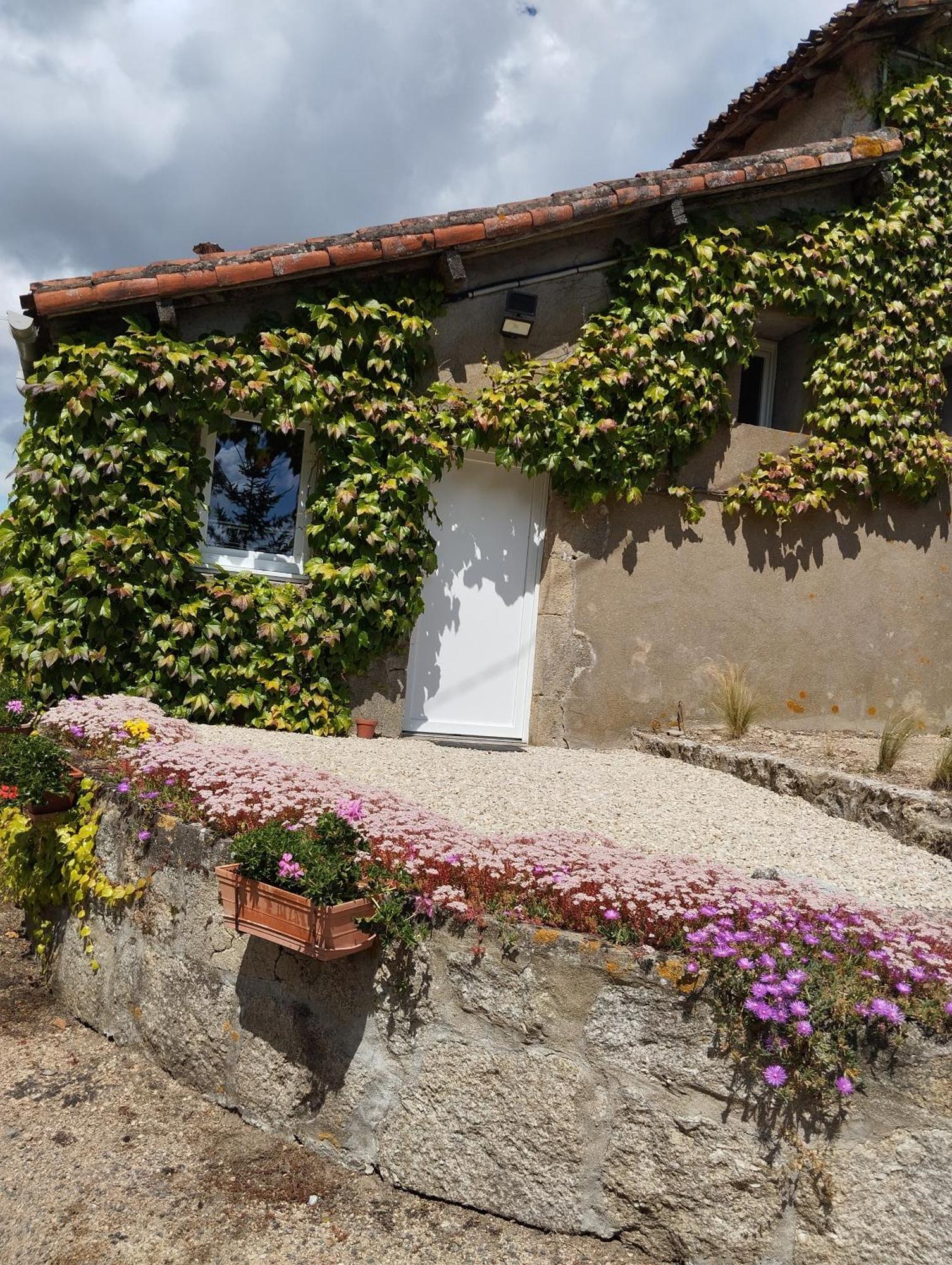 Maison Au Calme Avec Vue Etang Clesse  Exterior foto